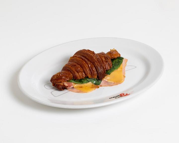 Croissant De Jamón. 1 Pz